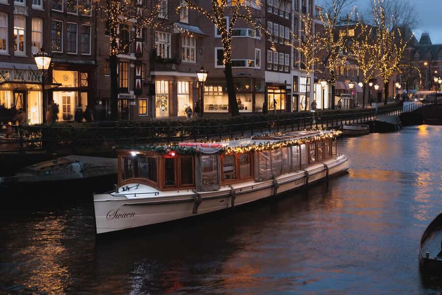 Amsterdam: Heated Canal Cruise with Unlimited Drinks & Bite - Why Amsterdam’s canals are worth seeing by boat