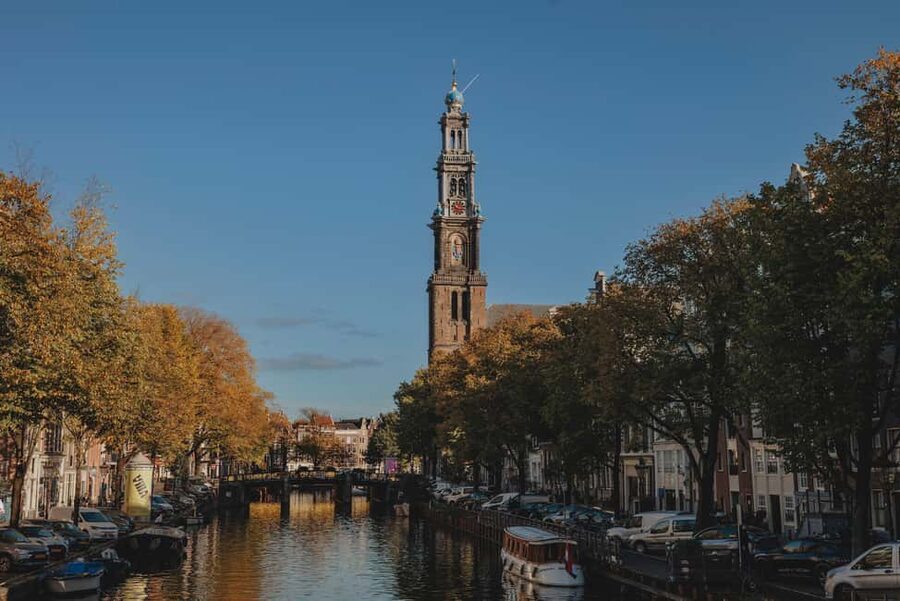 Amsterdam: Heated Canal Cruise with Unlimited Drinks & Bite - Choosing the unlimited-drinks option
