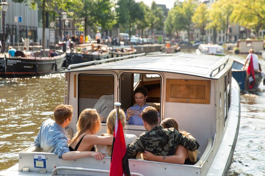 Amsterdam: Historic Boat Cruise with open bar and nibbles - Key things to know before boarding