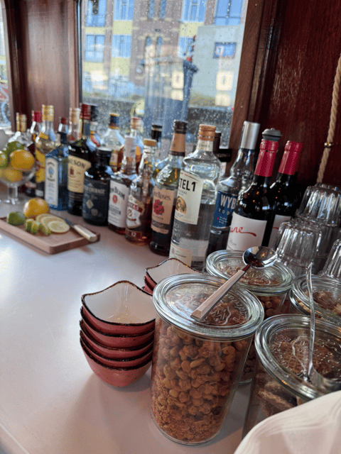 Amsterdam: Historic Boat Cruise with open bar and nibbles - Rain, comfort, and practical limits