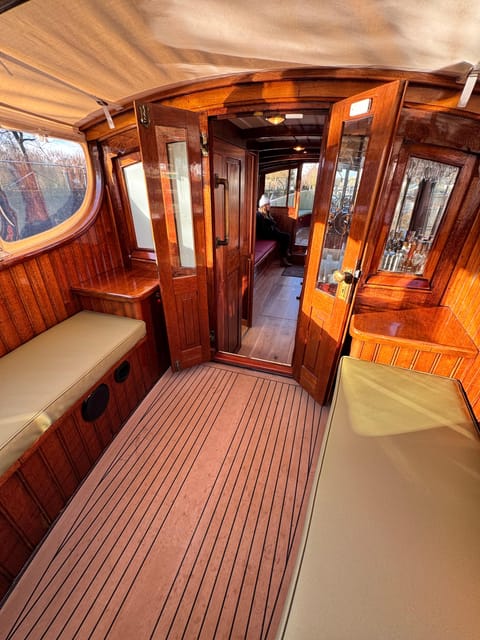 Amsterdam: Historic Boat Cruise with open bar and nibbles - Should you book this Amsterdam canal cruise?