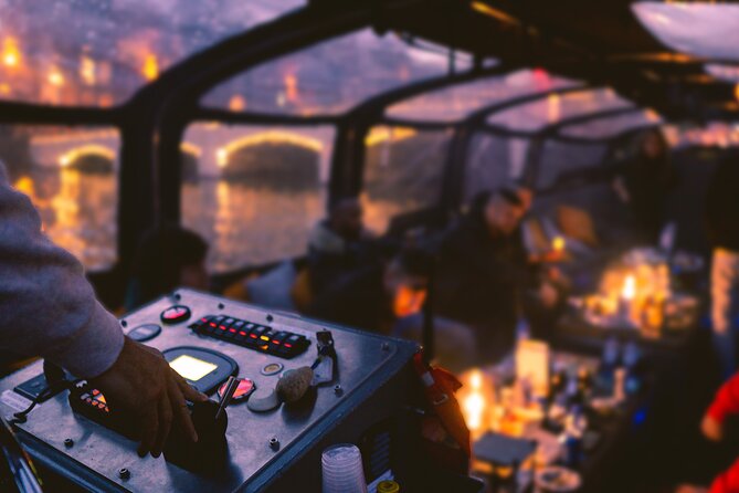 Amsterdam: Light Festival Cruise with Unlimited Drinks Option - Amsterdam’s most romantic bridge