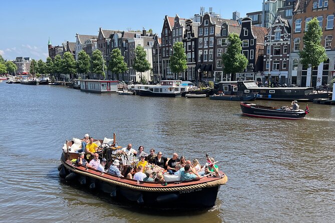 Amsterdam Luxury Boutique Boat tour with Unlimited Beer and Wine - A short cruise with a strong first impression
