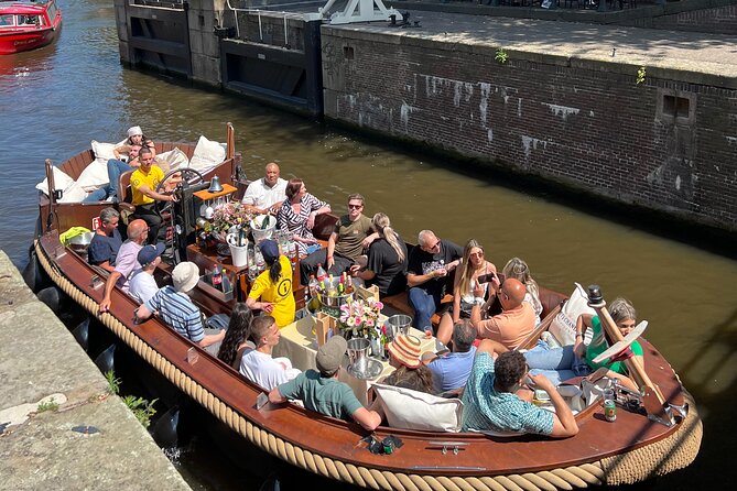 Amsterdam Luxury Boutique Boat tour with Unlimited Beer and Wine - What the small boat changes