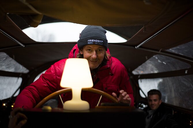 Amsterdam: Luxury Light Festival Cruise Unlimited Drinks Included - Light displays, reflections, and rainy-night limits