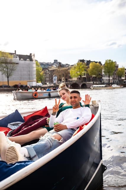 Amsterdam:Old City Canal Cruise with Live Guide and Open Bar - What the one-hour route shows you