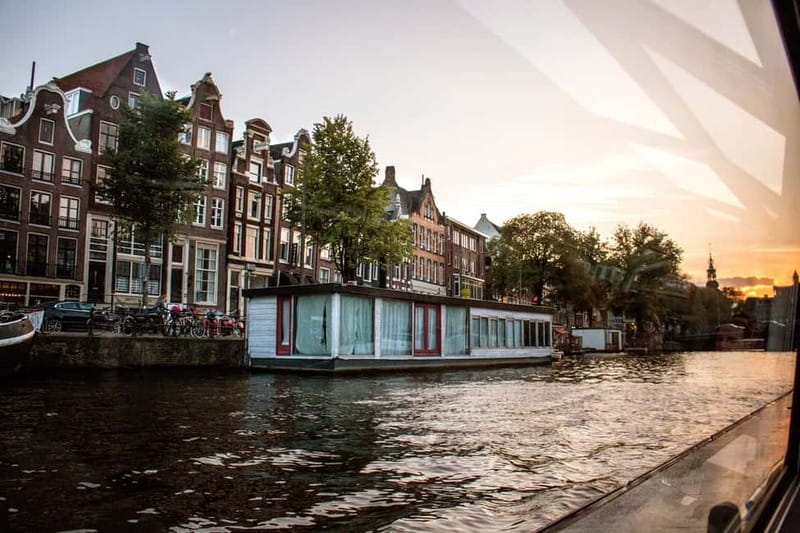 Amsterdam: Original Pizza Dinner Cruise + Unlimited Drinks - How good is the commentary?