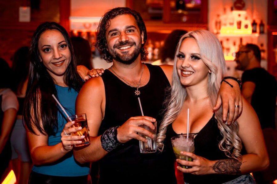 Amsterdam: Original Pub Crawl Party with VIP Entrance - Why the guide can make or break the night