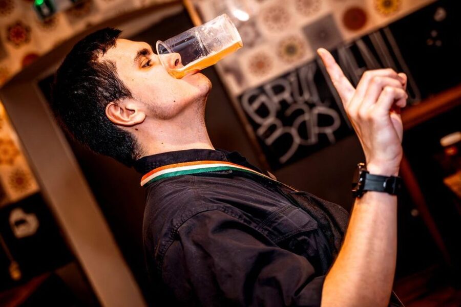 Amsterdam: Original Pub Crawl Party with VIP Entrance - Starting at Generator Hostel Bar at 10:00 p.m.