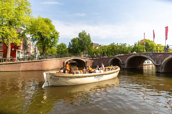 Amsterdam Private Boat Trip with Pizza and Unlimited Drinks - Why the private format matters