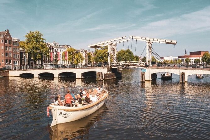 Amsterdam Private Boat Trip with Pizza and Unlimited Drinks - Who should book this cruise?