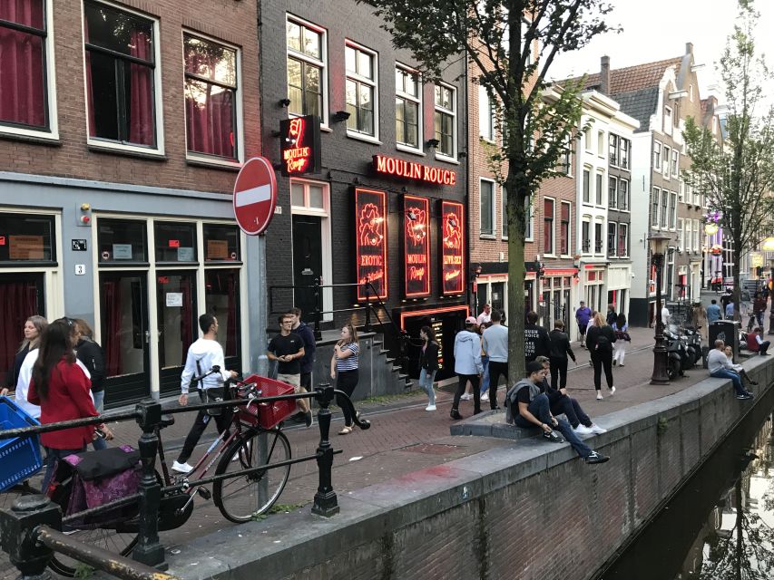Amsterdam: Red Light District and Local Pub Tour - Why this tour works better than a quick Red Light District stroll