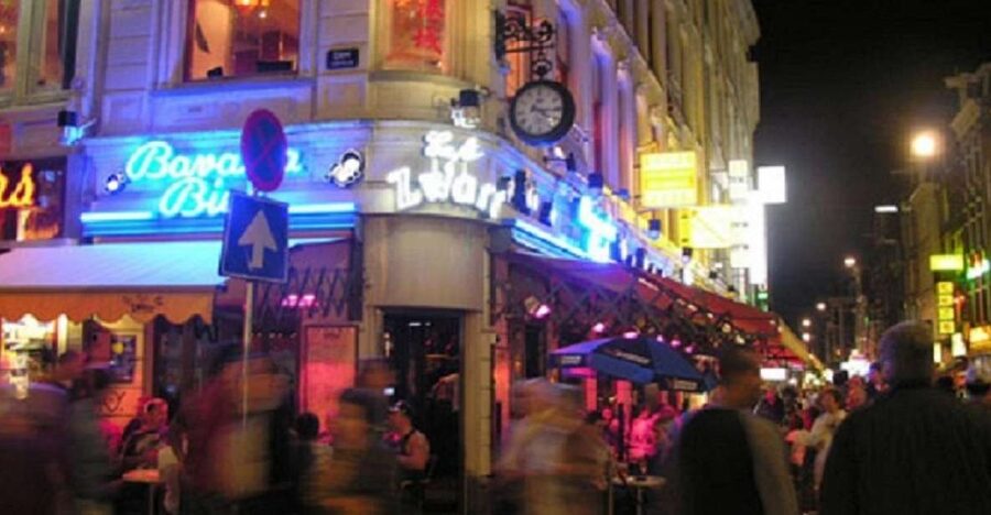 Amsterdam: Red Light District and Local Pub Tour - Oude Kerk and Warmoesstraat: Amsterdam’s older core