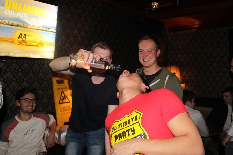 Amsterdam: Red-Light District Pub Crawl and Booze Boat Tour - Four pubs, free shots, and group games