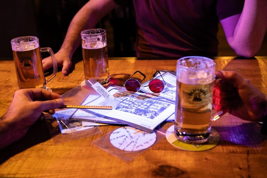 Amsterdam: Self-guided Red Light District Pub Crawl Mystery - Walking Through the Red Light District With a Purpose