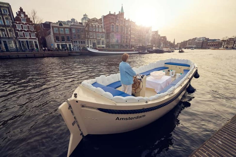 Amsterdam: Smoke & Cruise on covered Cannabis Boat With Bar - Is $27 good value for one hour?