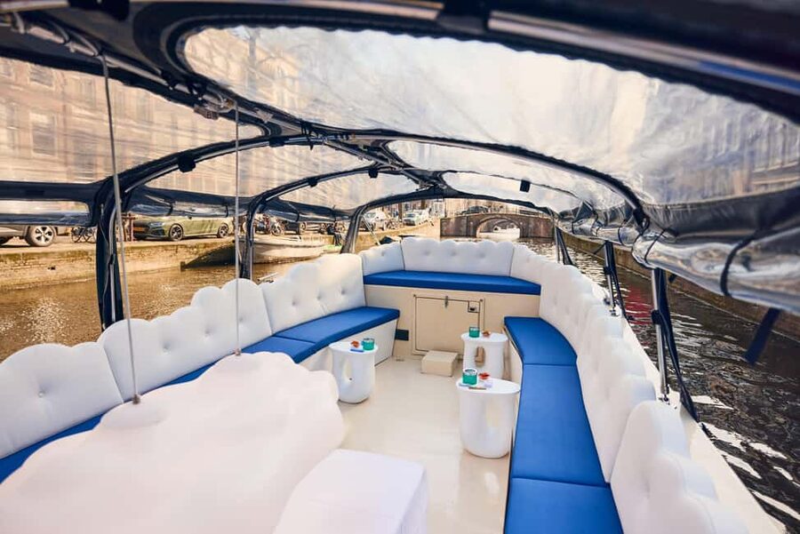 Amsterdam: Smoke & Cruise on covered Cannabis Boat With Bar - Who should book the Cloud Boat?