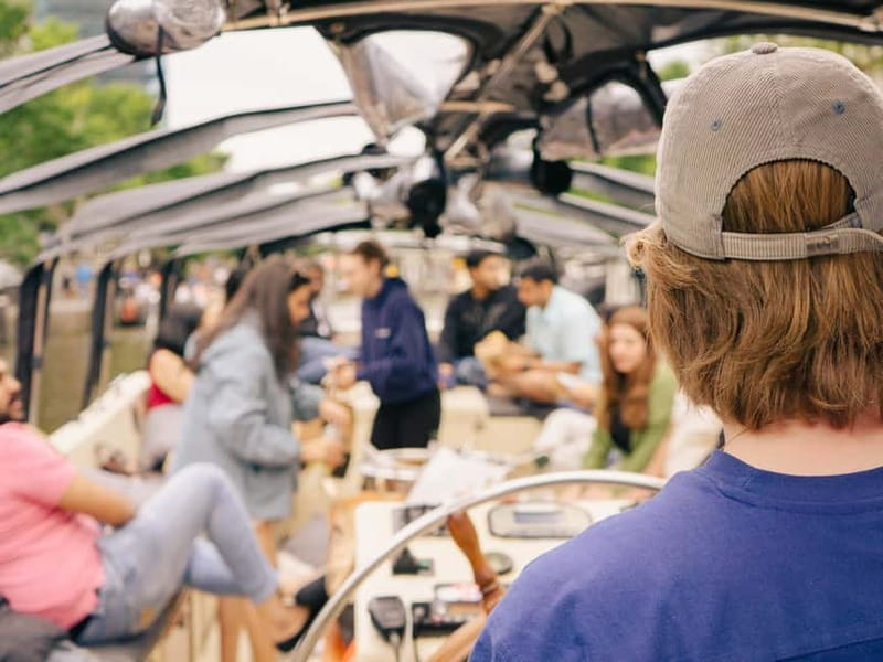 Amsterdam: Spanish Guided Open Boat Cruise with Bar Onboard - What the Spanish commentary adds