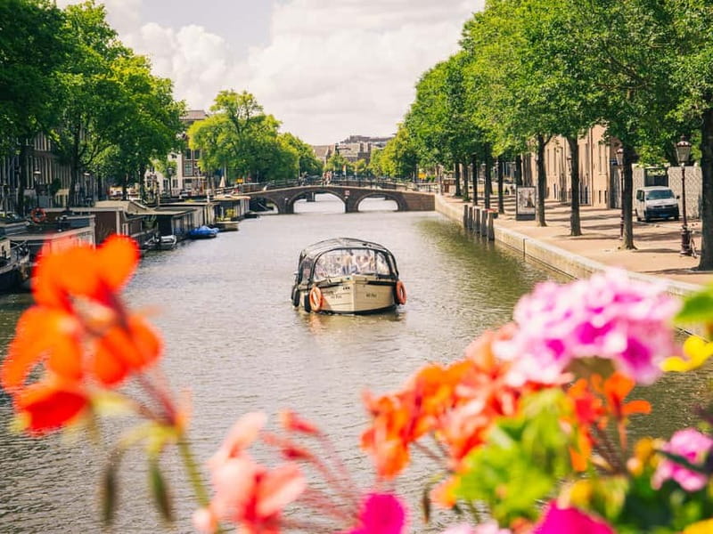 Amsterdam: Spanish Guided Open Boat Cruise with Bar Onboard - Who will enjoy this cruise most