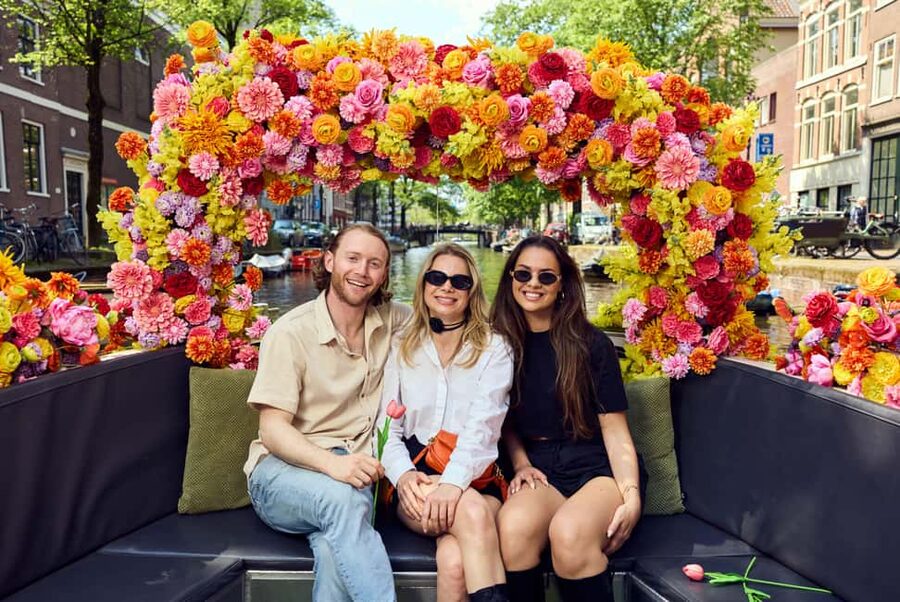 Amsterdam: The Original Flower Boat with Local Guide and Bar - Key points to know before you go