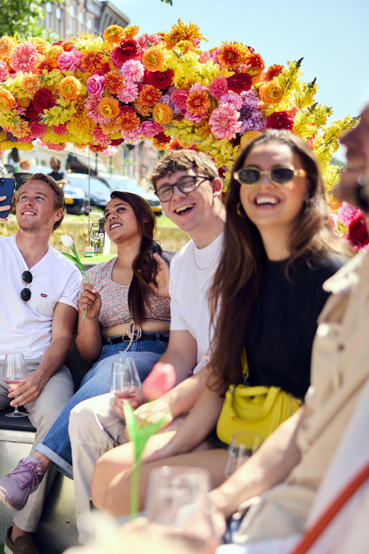 Amsterdam: The Original Flower Boat with Local Guide and Bar - The guide style: facts, stories, and friendly banter