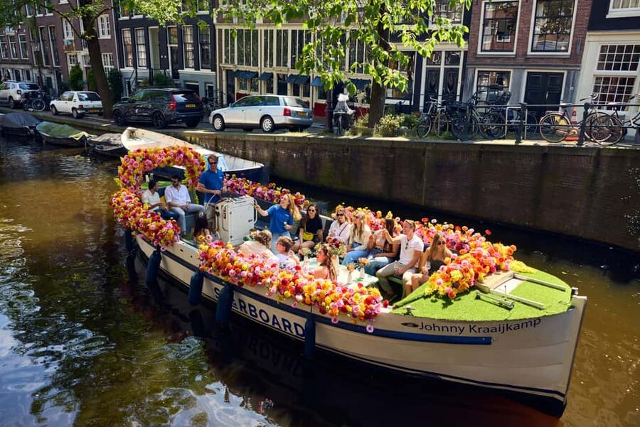 Amsterdam: The Original Flower Boat with Local Guide and Bar - Oudeschans, the opening five minutes
