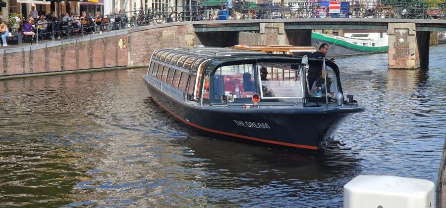 Amsterdam: Traditional Canal Cruise with Bar on Board - Why a canal cruise belongs in your Amsterdam plans