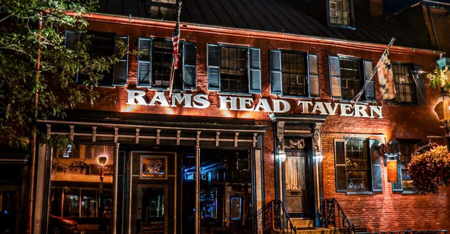 Annapolis Ghosts: Spirits & Spirits Haunted Pub Crawl - Eight stops through old Annapolis
