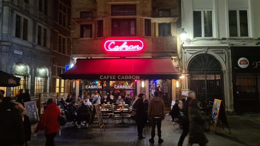 Antwerp: Pub Crawl in the Historical City - Flip’s storytelling gives the walk its character