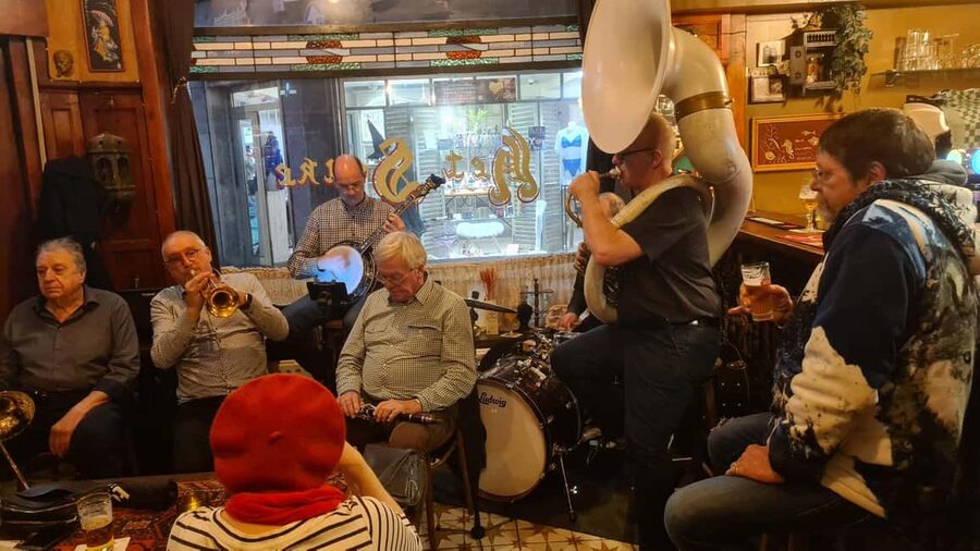 Antwerp: Pub Crawl in the Historical City - Three pubs, three chances to taste something different
