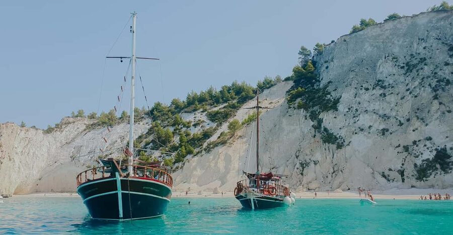 Argostoli: Full-Day Boat Trip with Lunch & Wine - White Rocks Beach and its limestone cliffs