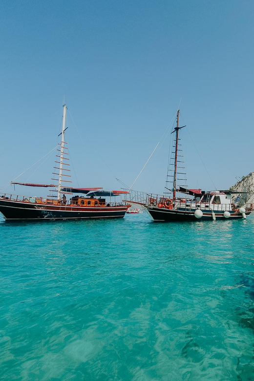 Argostoli: Full-Day Boat Trip with Lunch & Wine - Xi Beach and its natural clay treatment