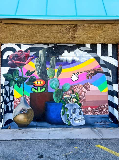 Art & Ale: Explore Las Vegas’ Arts District & Brewery Row - Antique Alley and the pleasure of browsing
