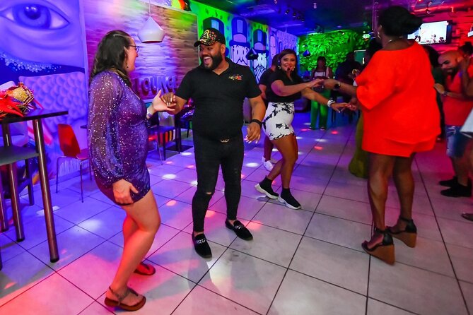 Aruba Nightlife and Barhopping on Chogogo Party Bus - What the Chogogo night is really like