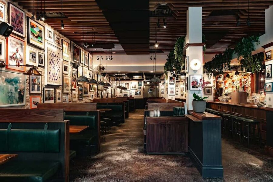 Austin: Best Bars and Bats 3-Hour Guided Tour - Walking Congress Avenue and seeing Austin’s center