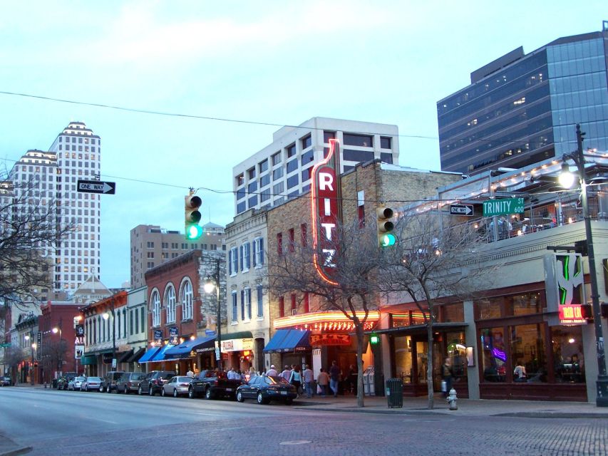 Austin: Downtown Live Music Pub Crawl - Starting inside the Driskill