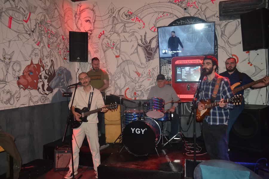 Baku: Guided Bar Crawl with Shots and Nightclub Entry - FAQ