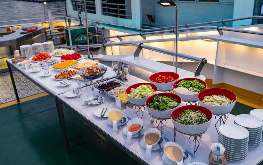 Bangkok: Carnival Dinner Cruise with Free-Flow Beer & Buffet - Photo spots and the best way to use your time