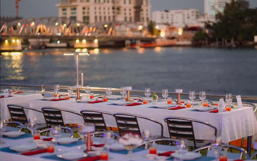 Bangkok: Carnival Dinner Cruise with Free-Flow Beer & Buffet - Is $41 good value for two hours?