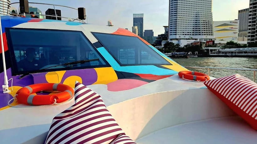 Bangkok : Chaophraya Booze Cruise – Drinks Onboard - Why this cruise works for a Bangkok evening