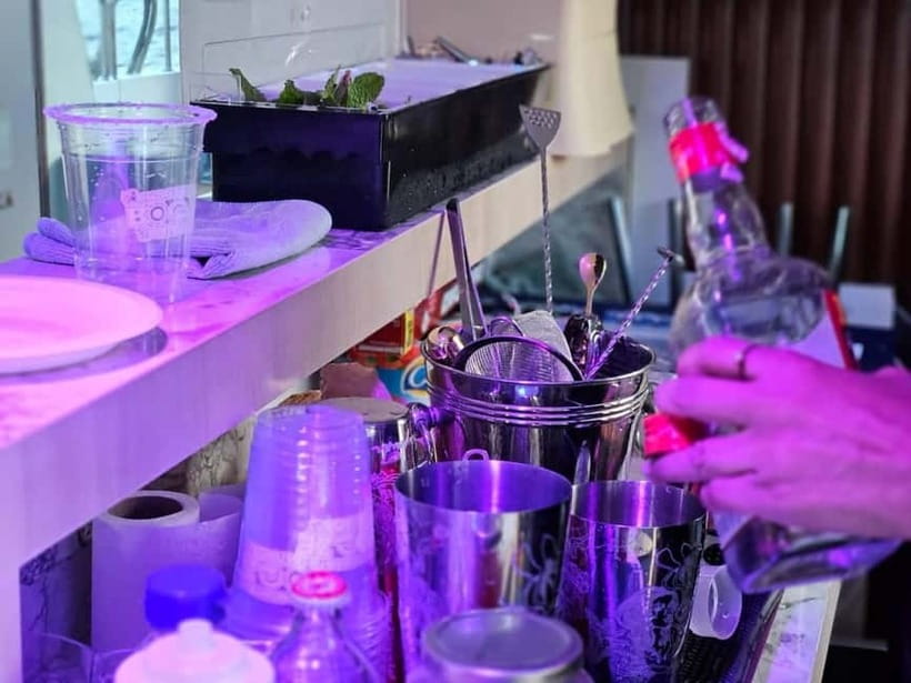 Bangkok : Chaophraya Booze Cruise – Drinks Onboard - Drinks priced for flexibility