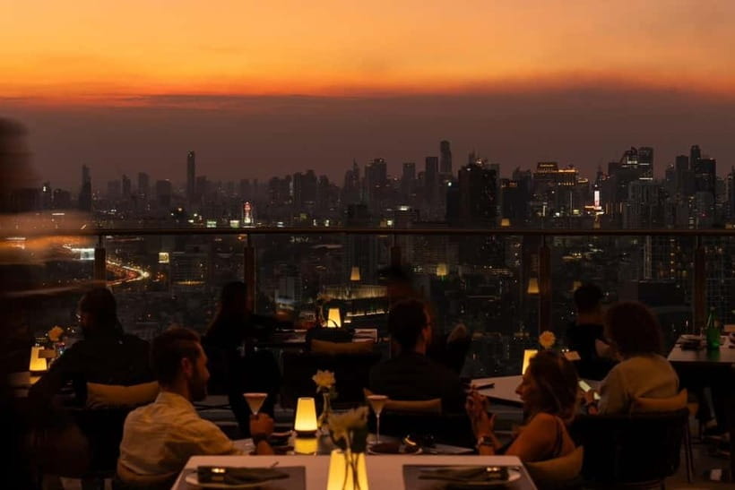 Bangkok: Cielo Sky Bar & Restaurant Rooftop - Arriving above the streets of Bangkok