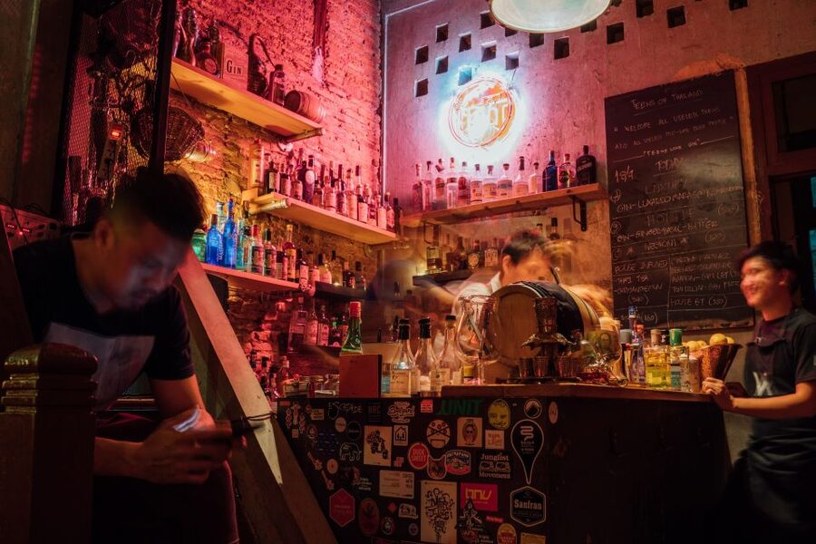 Bangkok: Guided Bar Hopping Night Tour with Private Option - Teens of Thailand: A gin-focused local favorite