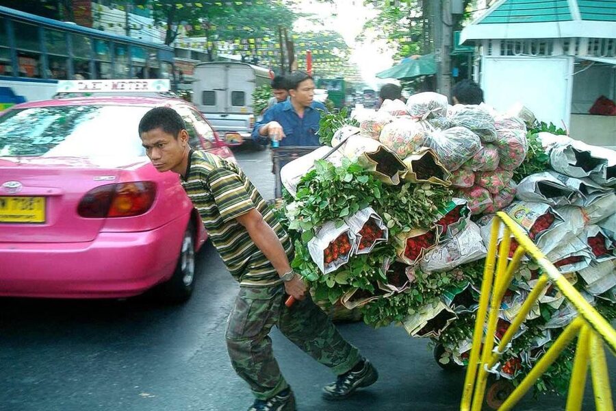 Bangkok: Historical Temples Tour & Hidden Bar at Sunset - Pak Khlong Talat: Bangkok’s flower market after dark