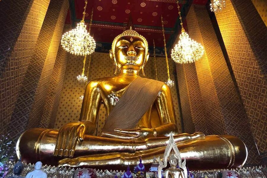 Bangkok: Historical Temples Tour & Hidden Bar at Sunset - Wat Arun with fewer people and softer light