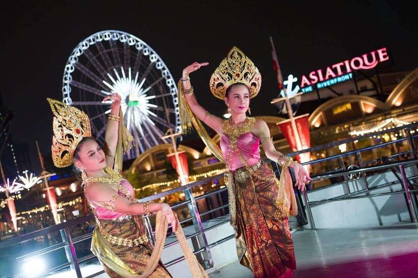 Bangkok: Luxury White Dinner Cruise Free Flow Beer and Wine - What the $53 price really covers