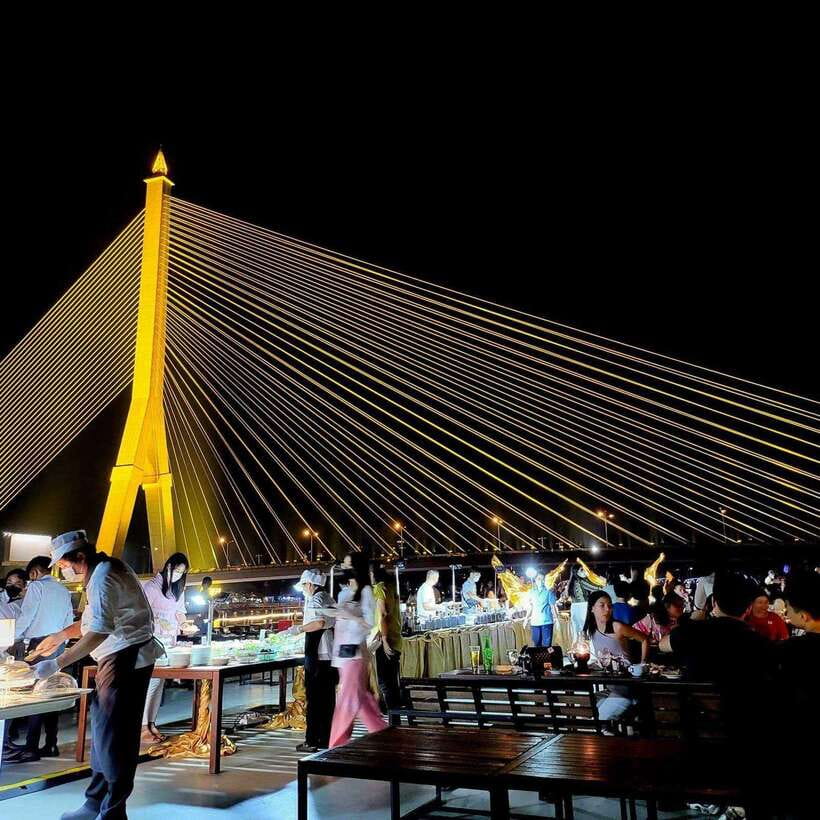 Bangkok: Luxury White Dinner Cruise Free Flow Beer and Wine - From ICONSIAM to the Chao Phraya skyline
