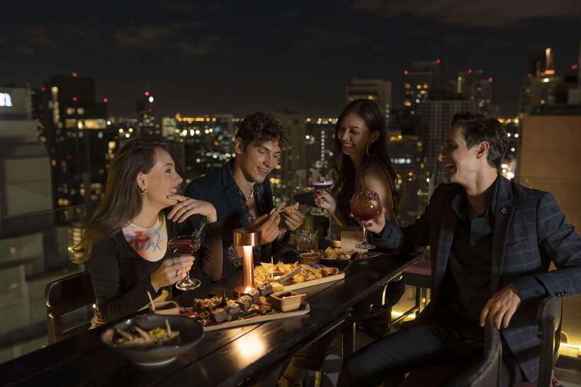 Bangkok: Mojjo Rooftop Lounge & Bar Food & Beverage Package - What the 1.5-hour Mojjo experience feels like