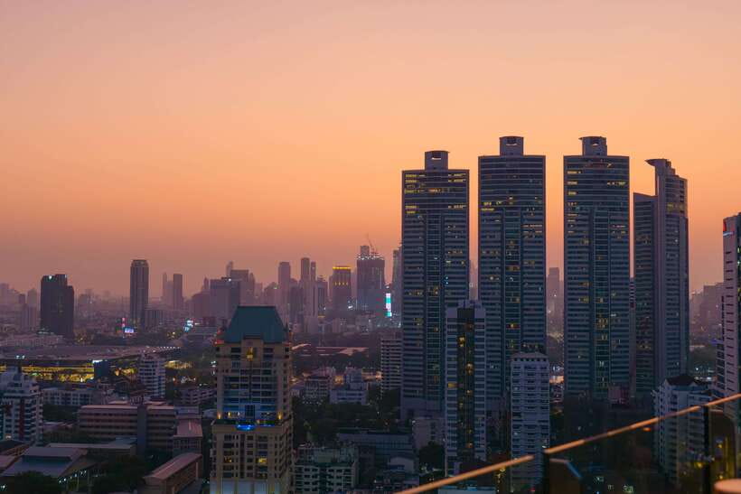 Bangkok: Mojjo Rooftop Lounge & Bar Food & Beverage Package - The 32nd-floor view over Bangkok