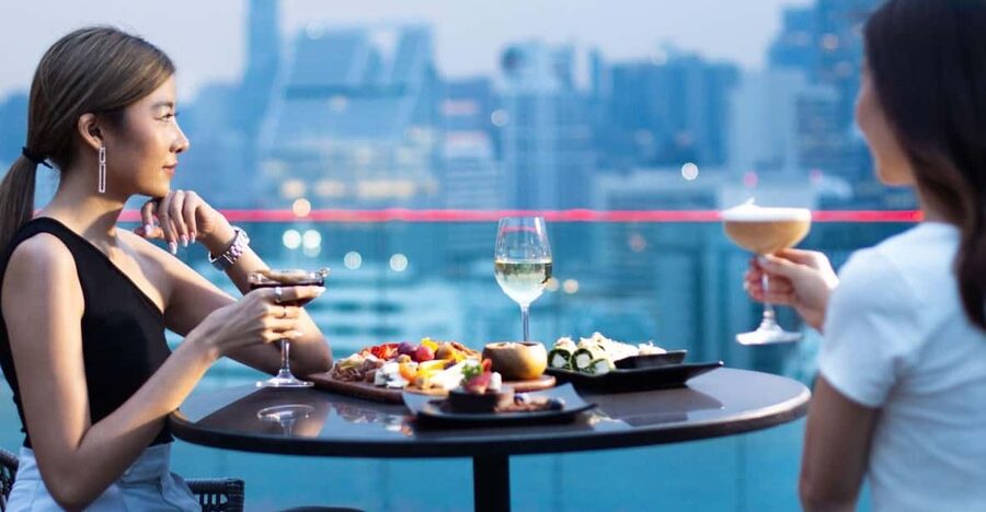 Bangkok: RedSquare Rooftop Bar at Novotel Sukhumvit 4 - Choosing the right drinks package